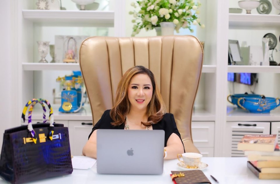 https://beritapolitik.co.id/2021/08/30/venny-christian-gak-usah-takut-bisnis-kecantikan/