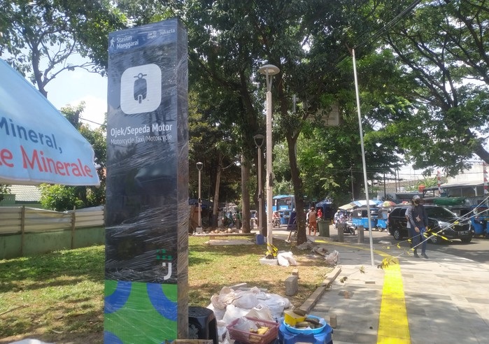 Pembangunan penataan Stasiun Manggarai di Jaksel masih berlangsung. Di manakah shelter ojol disediakan? 22 September 2021.
