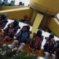 Pengunjung tengan mencoba wahana Discovery di Jungleland Adventure Theme Park, Sentul City, Kabupaten Bogor, Minggu (4/10/1015