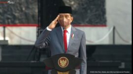 Presiden Joko Widodo menjadi Inspektur Upacara Peringatan Hari Kesaktian Pancasila di halaman Monumen Pancasila Sakti, Kompleks Lubang Buaya, Jakarta Timur, Jumat (1/10)
