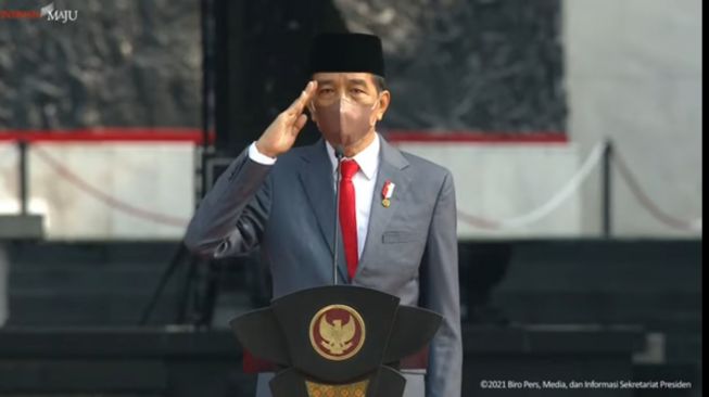 Presiden Joko Widodo menjadi Inspektur Upacara Peringatan Hari Kesaktian Pancasila di halaman Monumen Pancasila Sakti, Kompleks Lubang Buaya, Jakarta Timur, Jumat (1/10)
