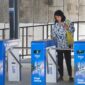 <p>PT Transportasi Jakarta (Transjakarta) menegaskan bahwa Kartu Layanan Gratis (KLG) merupakan fasilitas layanan transportasi publik yang pendaftarannya 100 persen bebas biaya dan tidak untuk diperjualbelikan.</p>